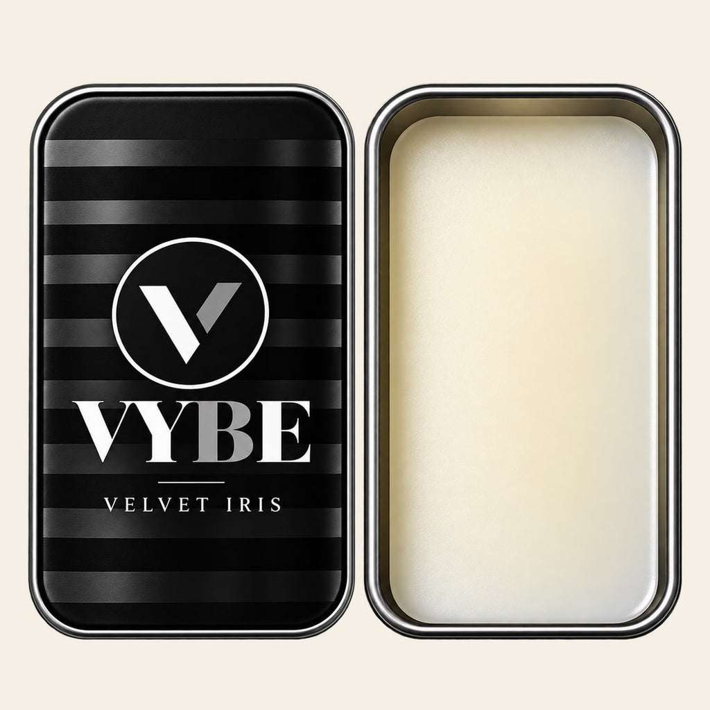 VYBE No. 01 Velvet Iris — otwarta puszka z balsamem