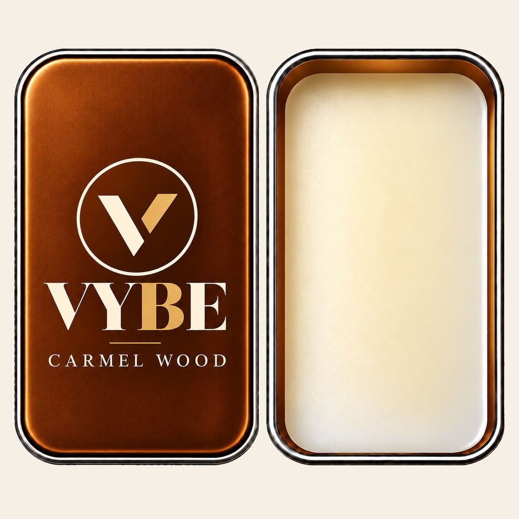 VYBE No. 04 Caramel Wood — otwarta puszka z balsamem